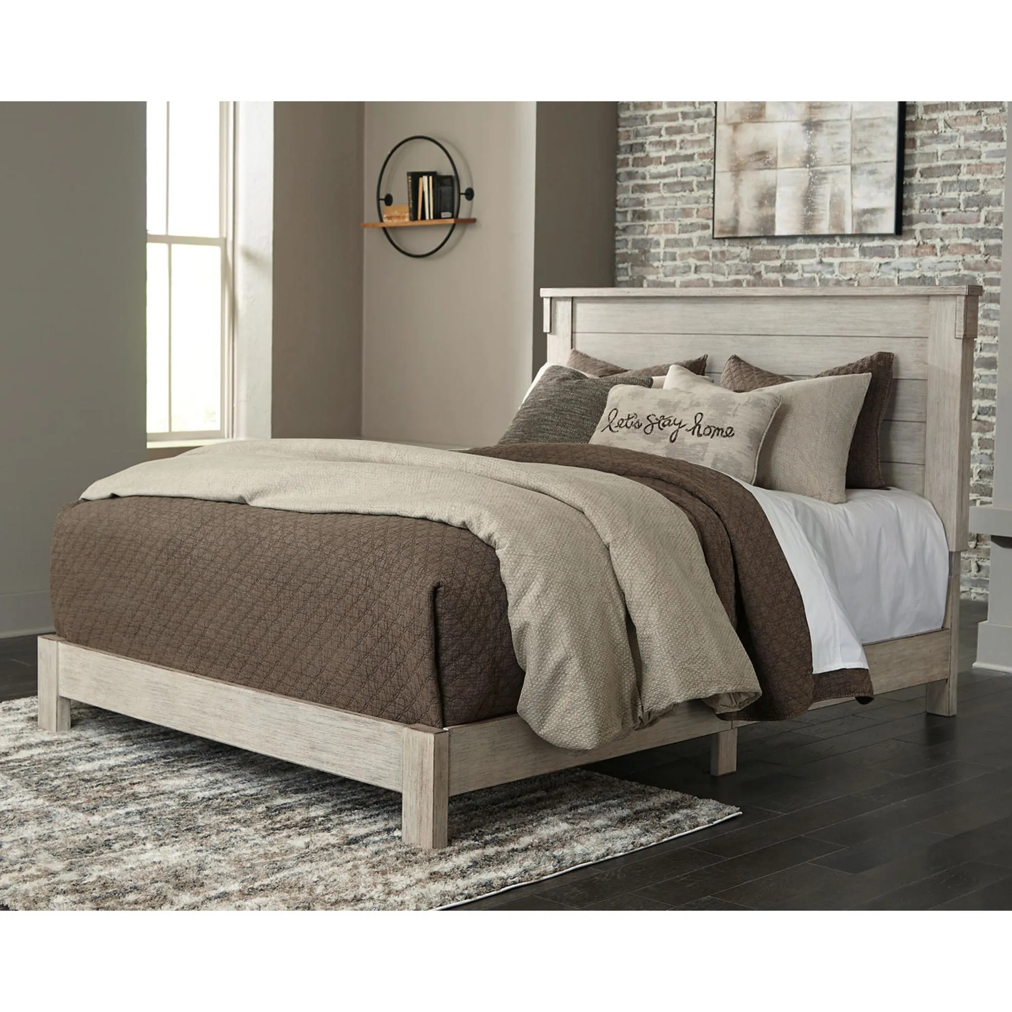 Hollentown 5 Piece Queen Panel Bedroom